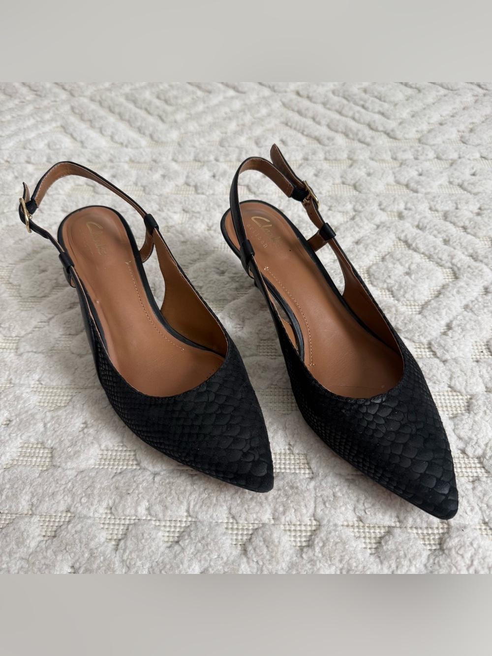 Clarks Artisan Black Embossed Leather Slingback Kitten Heel Pumps Size 8 Classic